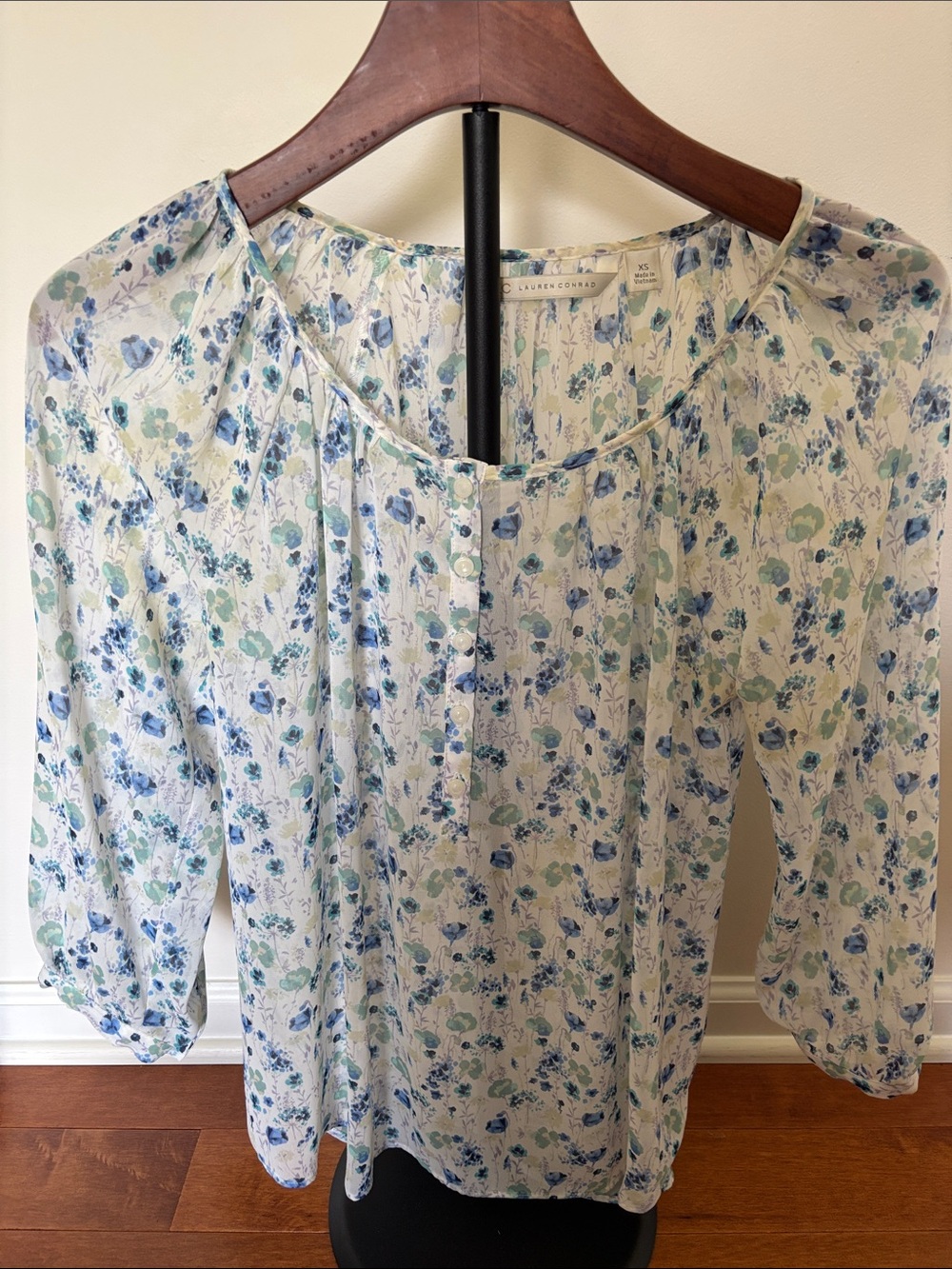 LC Lauren Conrad White Floral Blouse Womens XS 3/4 Sleeve Top